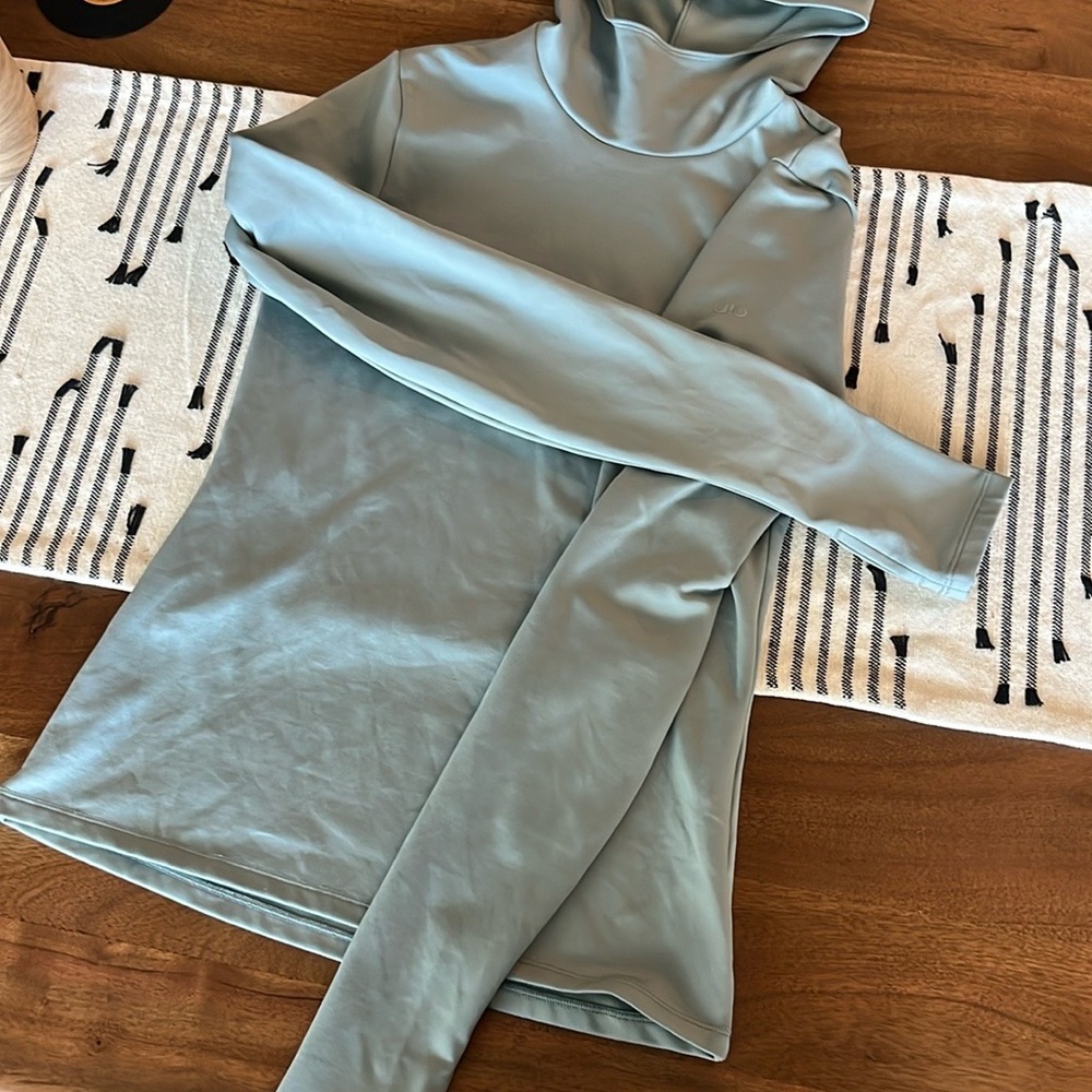 ALO Yoga Blue Fitted Long Sleeve Hoodie